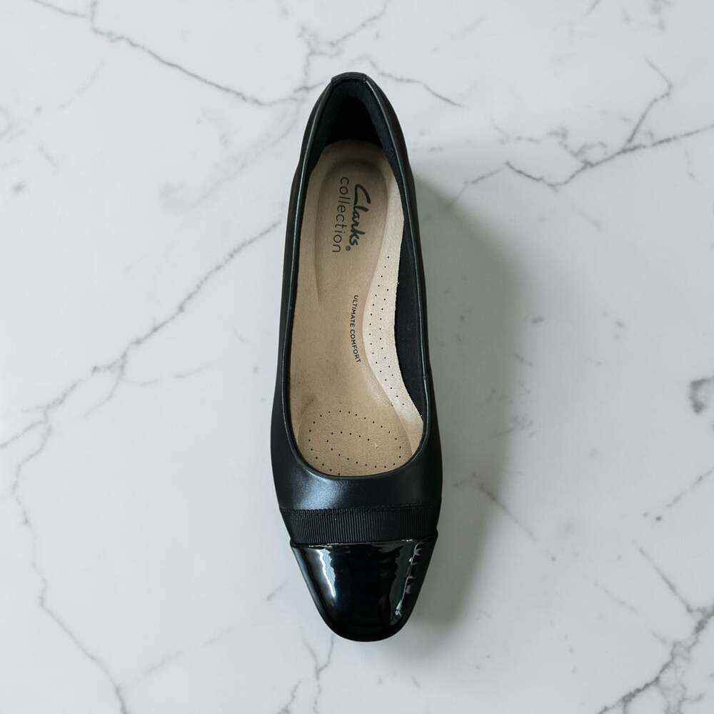 Clarks Collection Juliet Monte Black Cap Toe Pumps Size 6.5M - Picture 2 of 5